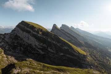 berge, churfirsten, bedrohliche bilder, funken, holzbalken, draussen, sommer, sonnig, tag, toggenburg