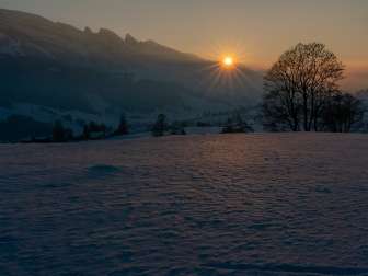 Abend-Schneeschuhwanderung mit Käsefondue am Lagerfeuer © Toggenburg Tourismus