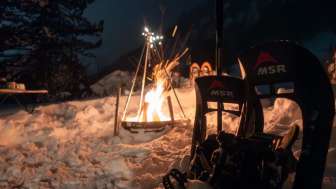 Abend-Schneeschuhwanderung mit Käsefondue am Lagerfeuer © Marco Zweifel
