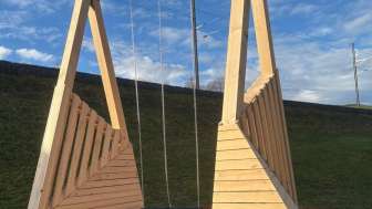 Schaukel Vor dem Bach