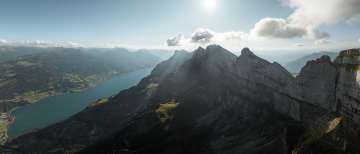 Berge, Churfirsten, bedrohliche Bilder, Funken, Holzbalken, im Freien, Sommer, sonnig, Tag, Toggenburg, Walensee