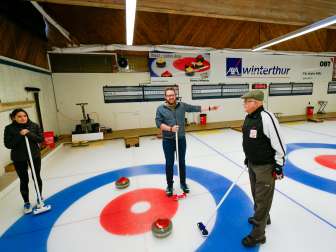 Curling-Schnupperkurs im Eissportzentrum Wildhaus