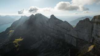 Berge, Churfirsten, bedrohliche Bilder, Funken, Holzbalken, im Freien, Sommer, sonnig, Tag, Toggenburg, Walensee
