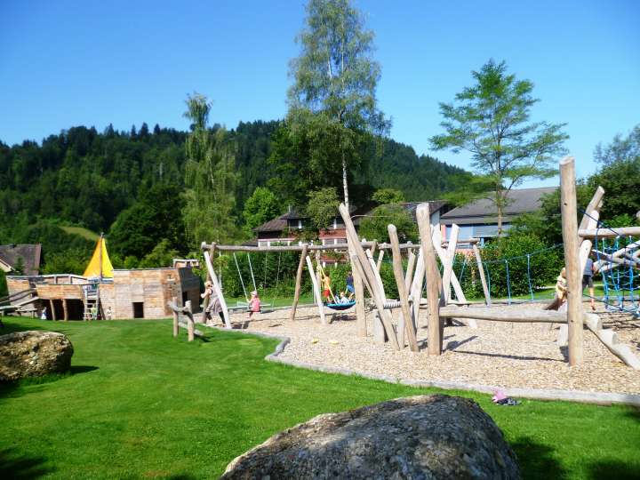 Spielplatz St. Peterzell und Grillplatz 